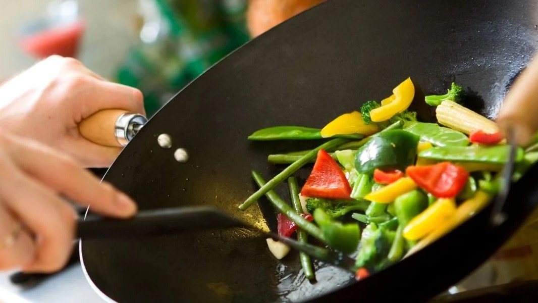 REST 10 - Le wok à induction
